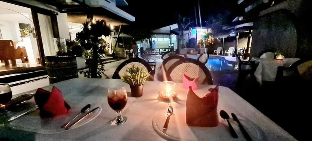 Date & Dine Resort Antipolo Luaran gambar